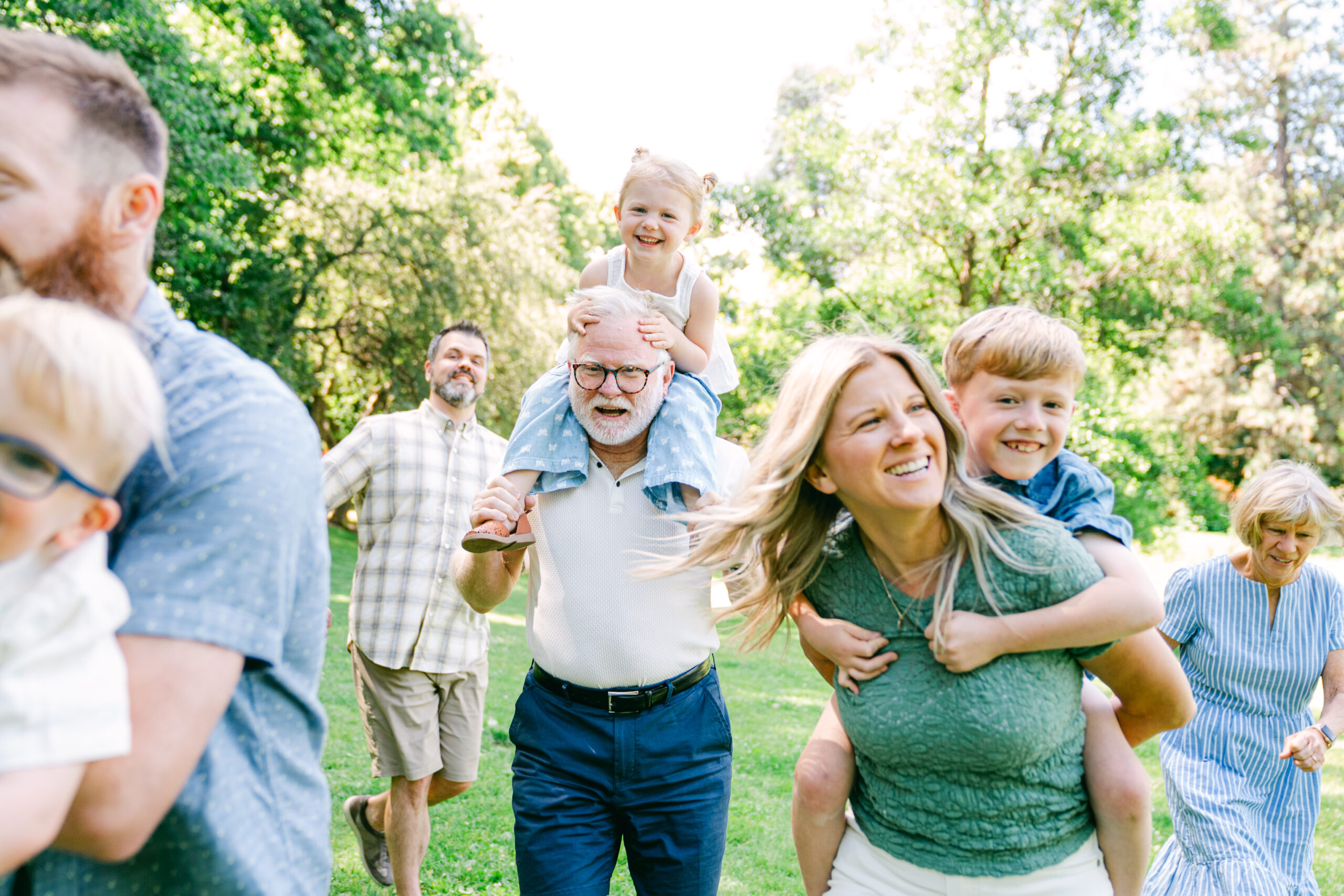 Large Family Portraits at Canon Hill Park in Spokane, Washington. Photos by Kate Noelle.